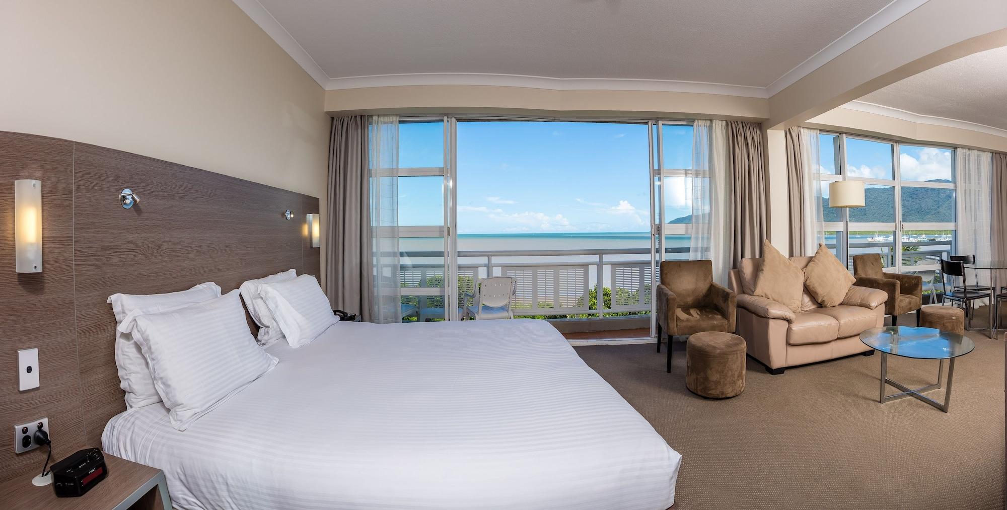 Doubletree By Hilton Cairns Hotel Exterior foto