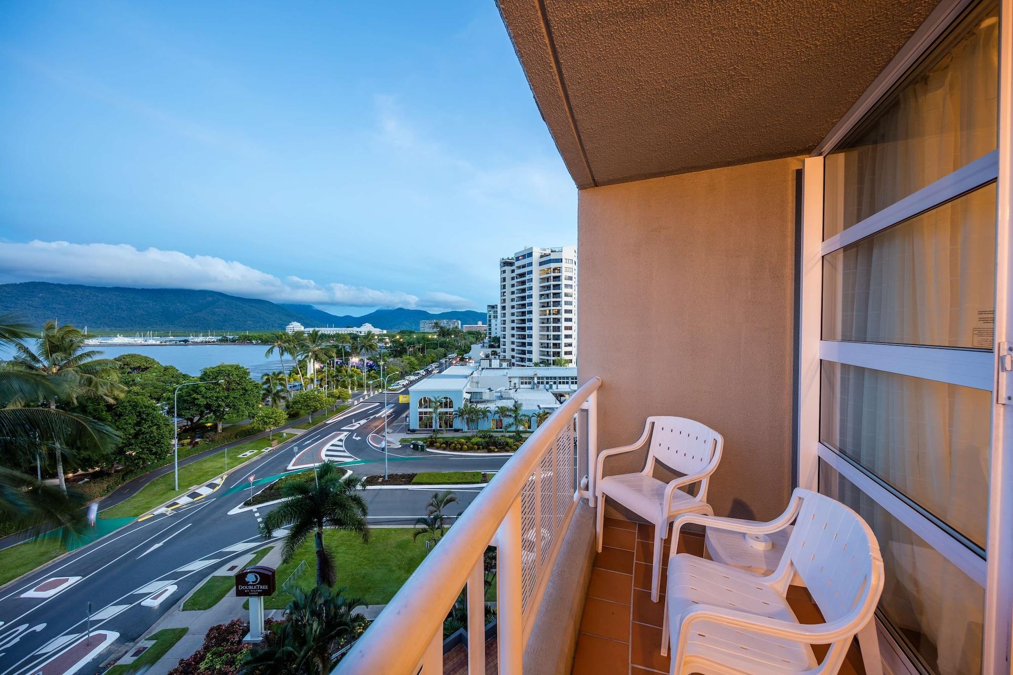 Doubletree By Hilton Cairns Hotel Exterior foto