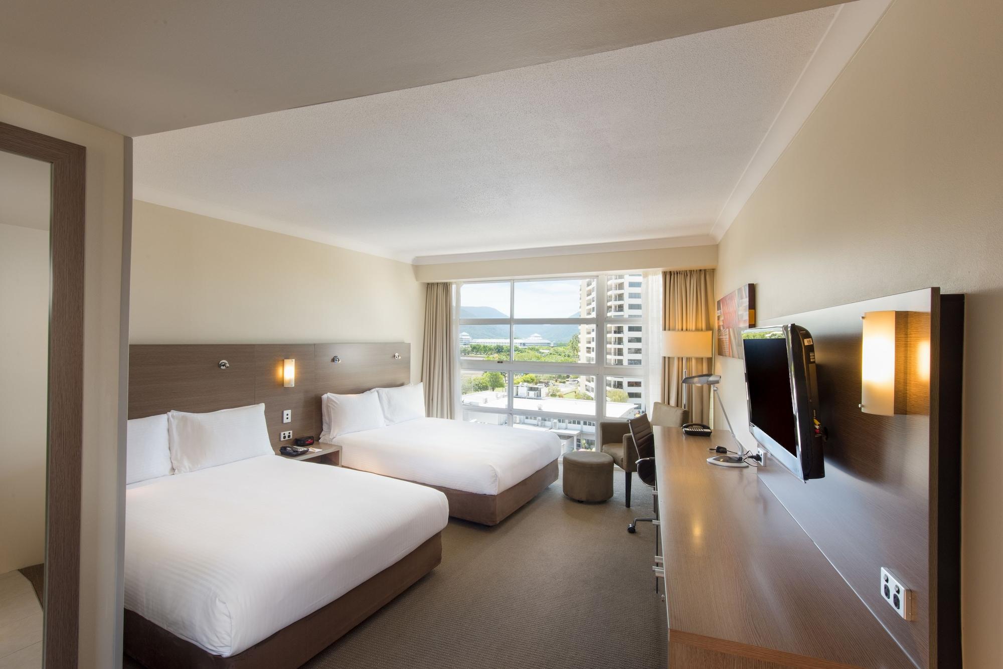 Doubletree By Hilton Cairns Hotel Exterior foto